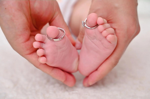 广州包生男孩的试管医院宝宝睡觉频繁惊吓举手